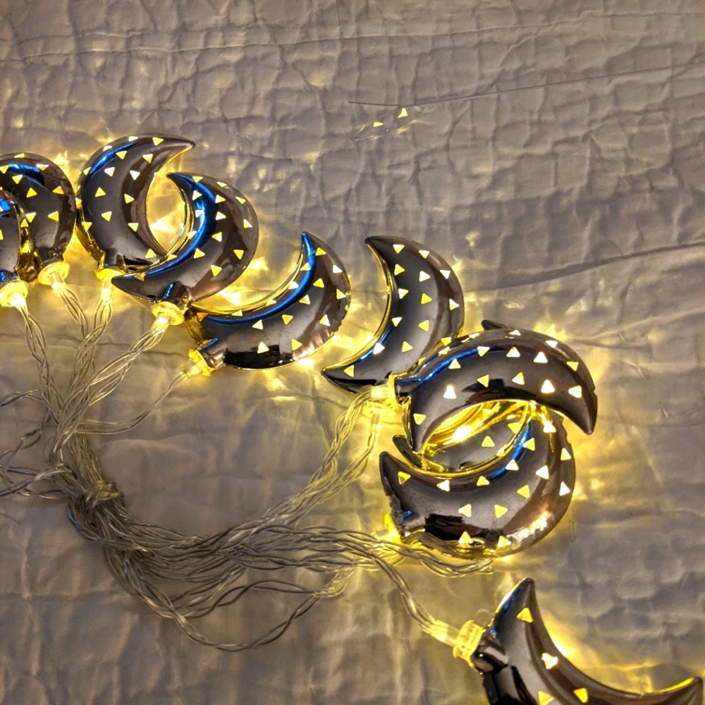 Metallic crescent moon led lights